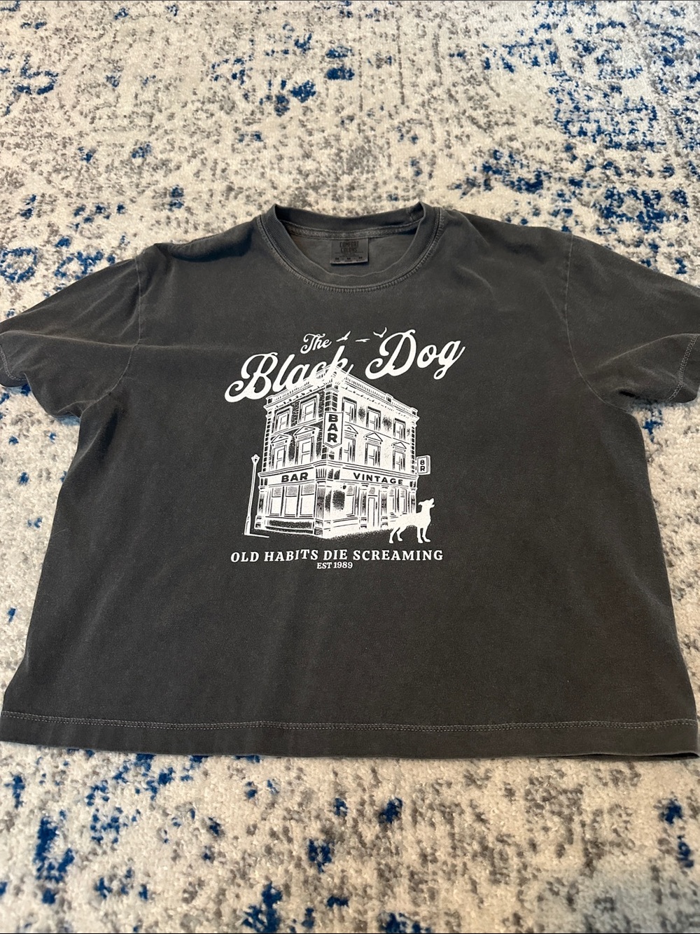 Taylor Swift Inspired - The Black Dog Cropped Graphic Tee - Picture 1 of 2